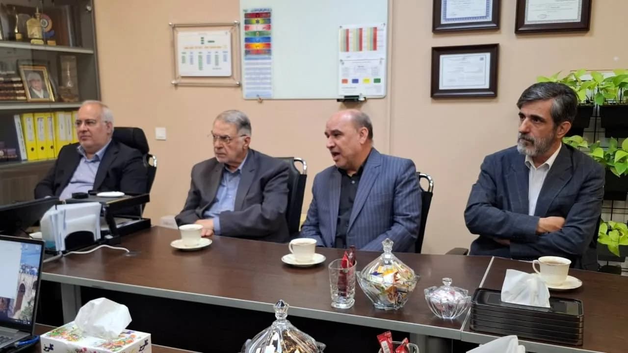گفتگو و بازدید معاونین مدیرکل ‌محترم کمیته امداد کشور و مسئولان و مدیران کمیته امداد خراسان رضوی با ریاست محترم هیئت مدیره و مدیر عامل محترم مرکز درمانی آل محمد(ص) و بازدید ایشان از مجموعه
